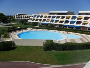 Appartement refait 2 pièces avec piscine et parking - FR-1-731-106
